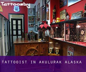 Tattooist in Akulurak (Alaska)