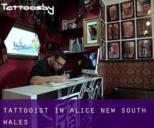 Tattooist in Alice (New South Wales)
