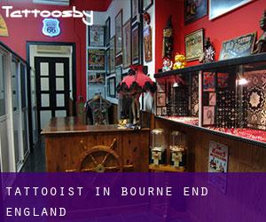 Tattooist in Bourne End (England)