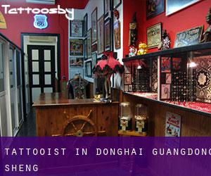 Tattooist in Donghai (Guangdong Sheng)