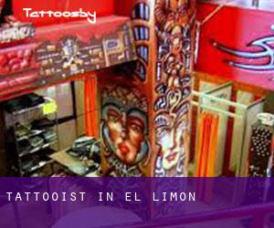 Tattooist in El Limón