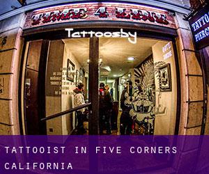 Tattooist in Five Corners (California)