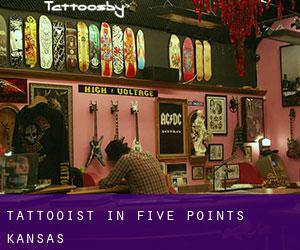 Tattooist in Five Points (Kansas)