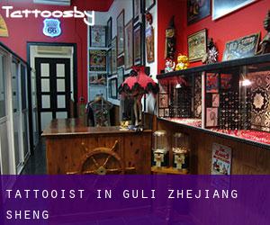 Tattooist in Guli (Zhejiang Sheng)
