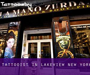 Tattooist in Lakeview (New York)