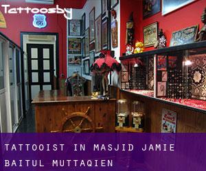 Tattooist in Masjid Jamie Baitul Muttaqien